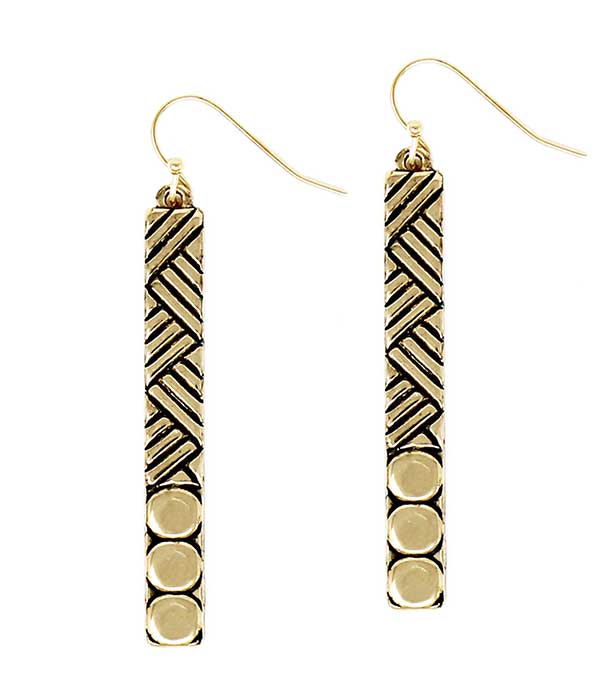 Textured meatl bar earring