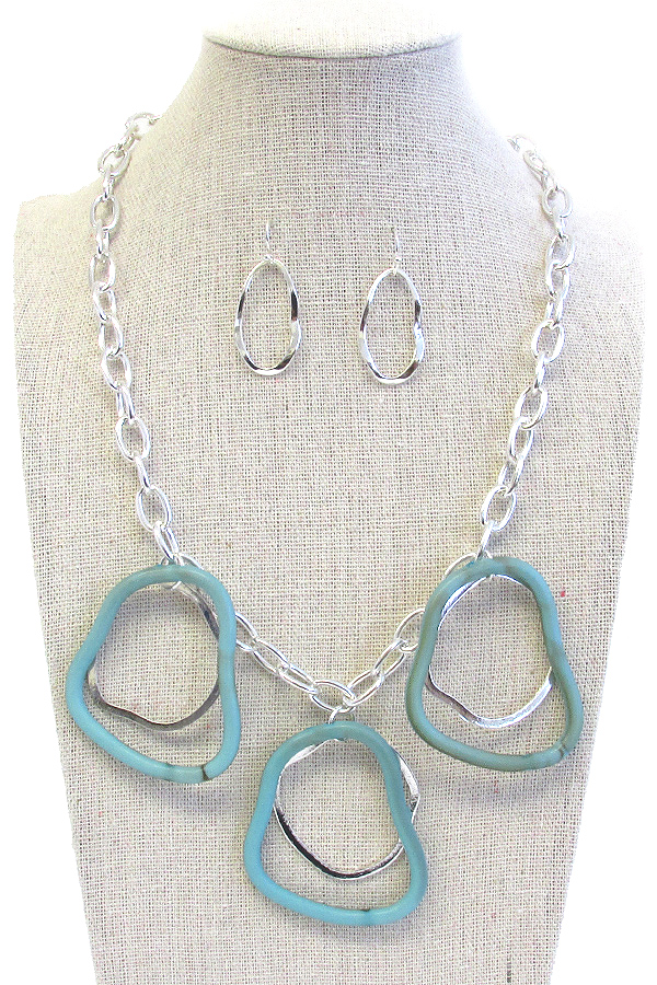 TRIPLE METAL RING PENDANT NECKLACE SET