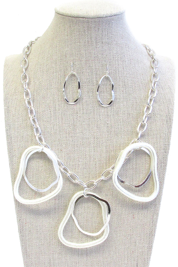 TRIPLE METAL RING PENDANT NECKLACE SET