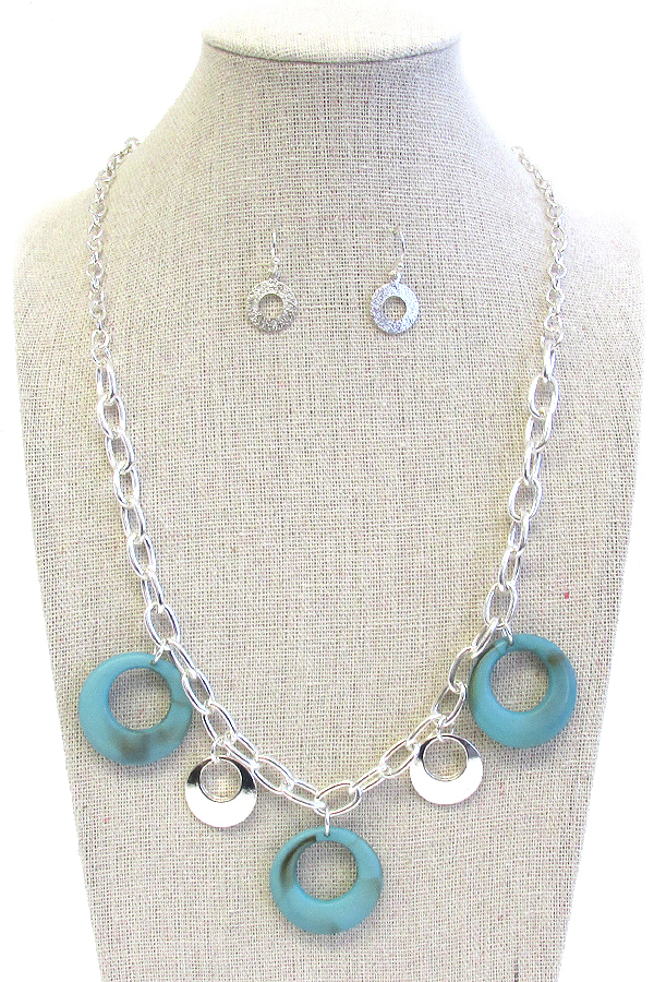 MULTI METAL RING DANGLE NECKLACE SET