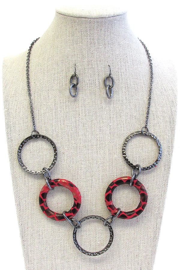 Animal print ring link necklace set