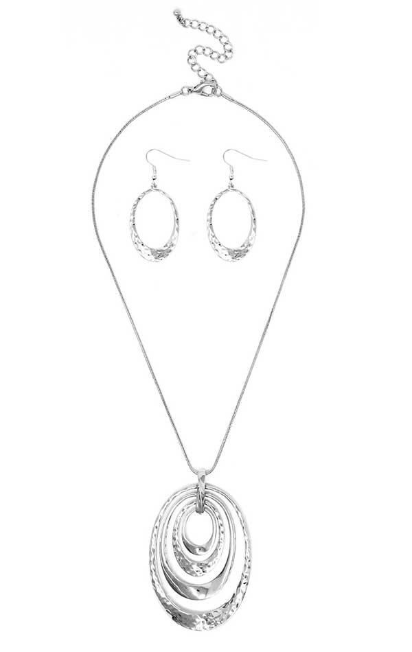 TEXTURED MULTI OVAL PENDANT NCKLACE SET