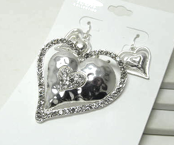 Multi crystal and fashion hammerd metal heart pendent earring set