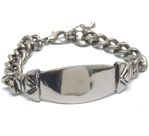 Curved metal plate and chain bracelet
