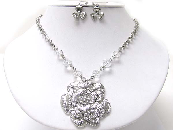Scratch metal flower pendant necklace earring set - brass metal