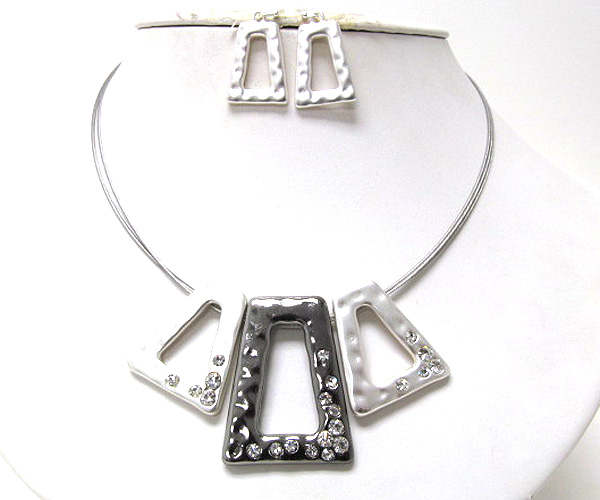 Three crystal hammerd metal triangle drop pendant wired chain necklace earring set