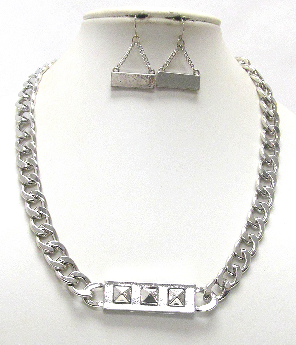 SPIKE DECO PLATE PENDANT AND THICK CHAIN NECKLACE EARRING SET