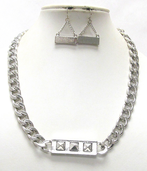 Spike deco plate pendant and thick chain necklace earring set