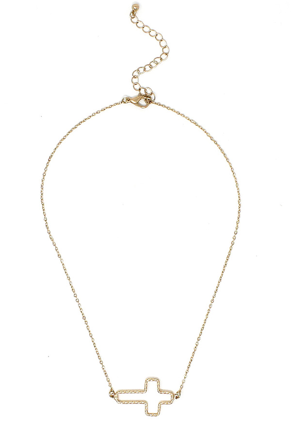Cross pendant necklace