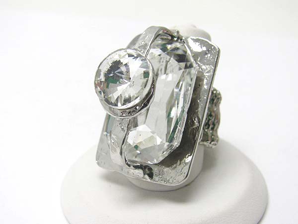Large crystal and rectangle metal deco stretch ring