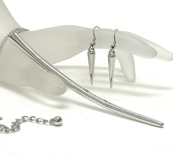 LONG METAL HORN PENDANT NECKLACE AND SPIKE DROP EARRING SET