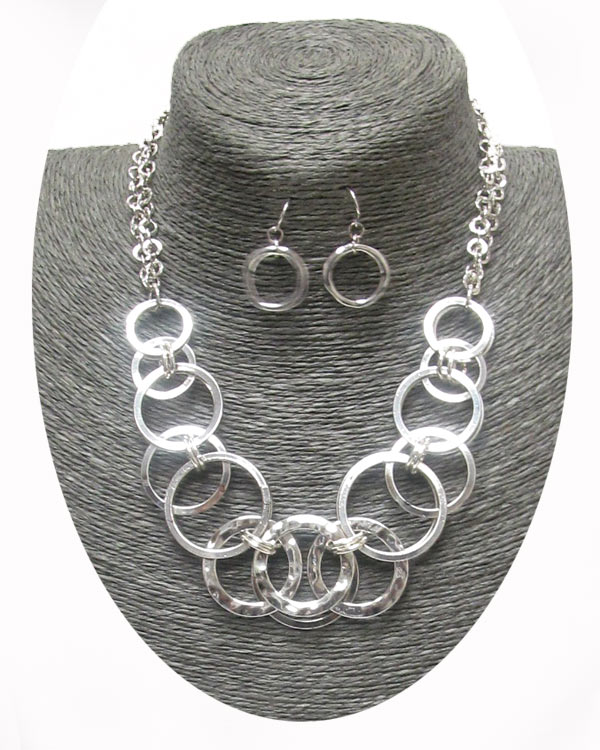 MULTI RING LINK NECKLACCE SET