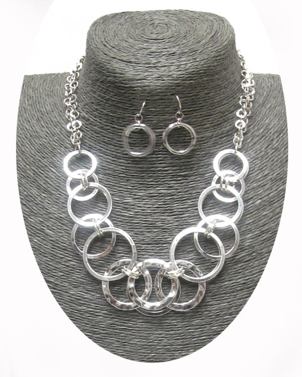 Multi ring link necklacce set