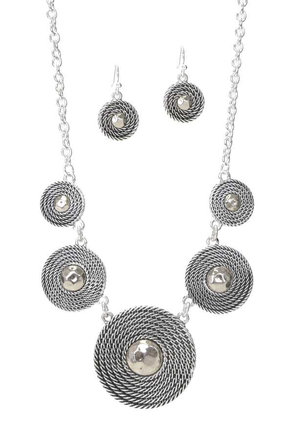 TWIST TEXTURED DISC LINK NECKLACE SET