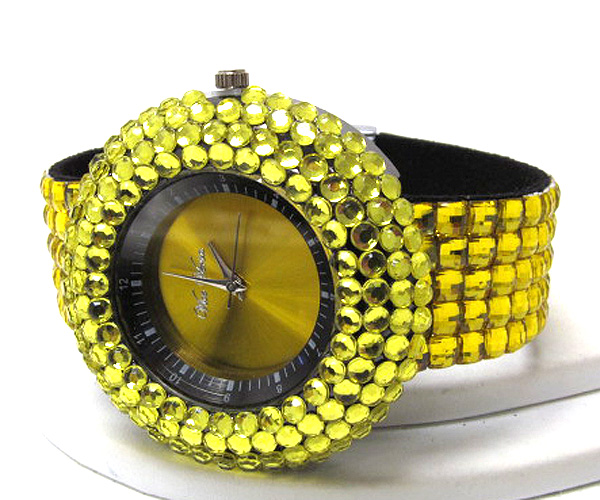 Flat crystal round face and multi square crystal on fashion band buckle watch