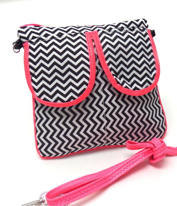 Chevron print pocket messenger bag