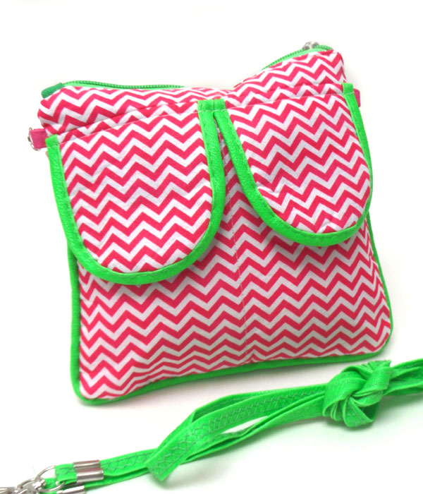 Chevron print pocket messenger bag