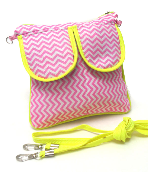 Chevron print pocket messenger bag