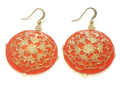 Metal filegree on  acryl round earring