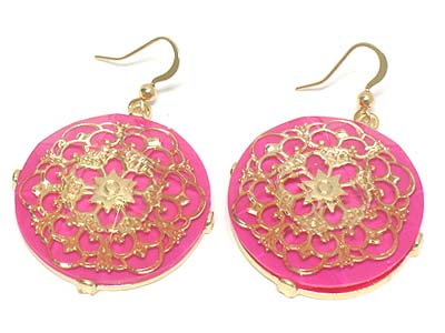 Metal filegree on  acryl round earring
