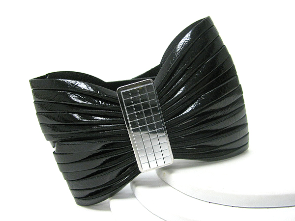 Synthetic leather cut and tied button bracelet