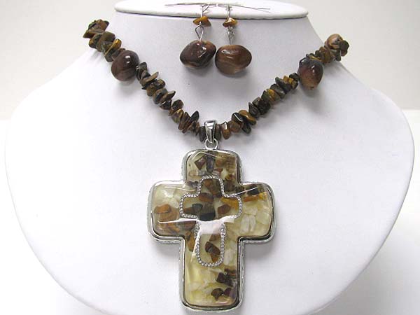 Mixed natural chip stone large cross pendant necklace set?