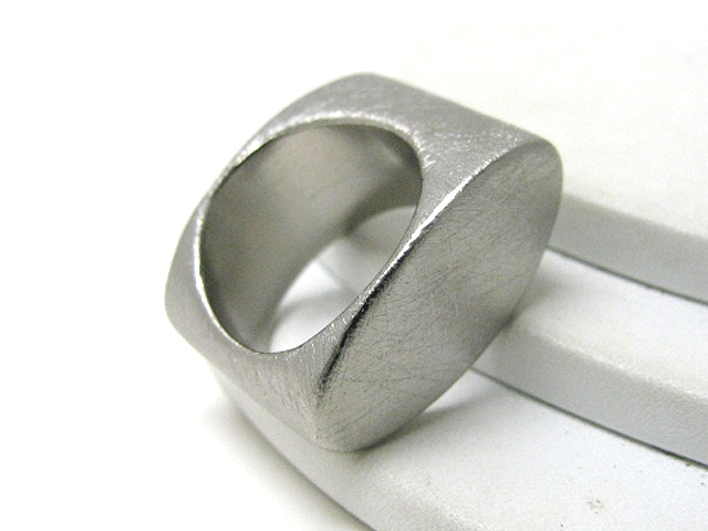 Glam punk rock scratch metal square knuckle ring