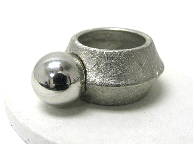 Glam punk rock scratch metal ball knuckle ring