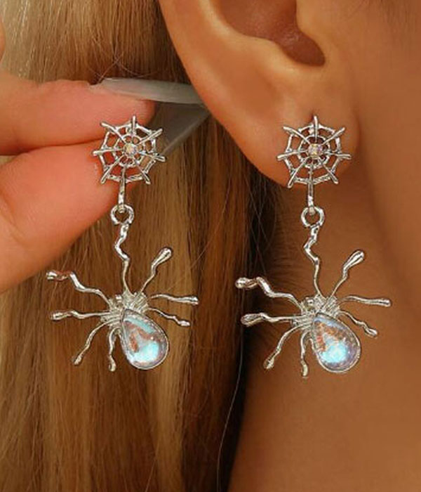 Halloween theme spider earring
