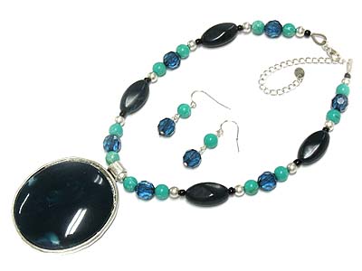 Ethnic style round pendant and multi bead necklace set 