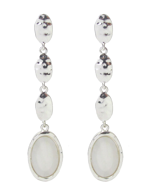 Oval mop and hammered metal drop earring