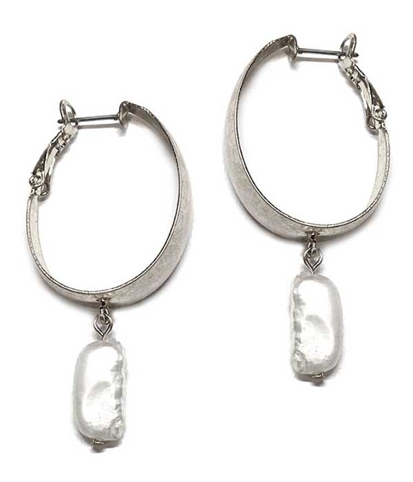 METAL HOOP AND FRESHWATER PEARL EARRING