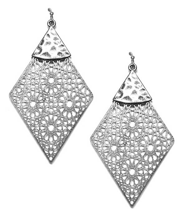 Metal filigre earring