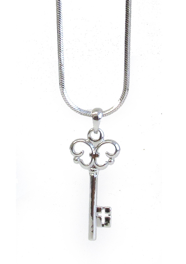 WHITEGOLD PLATING KEY PENDANT NECKLACE