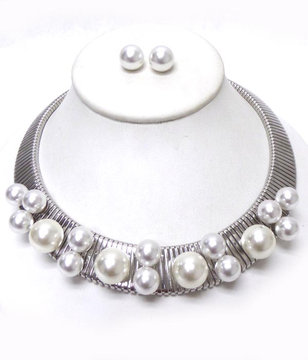 Statement metal flat layer with pearls necklace set