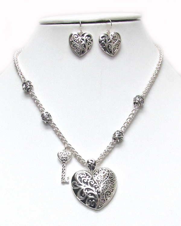 Metal heart filigree necklace set 