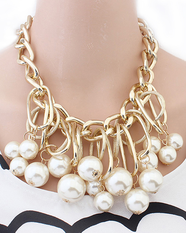 Chunky pearl ball drop statement necklace