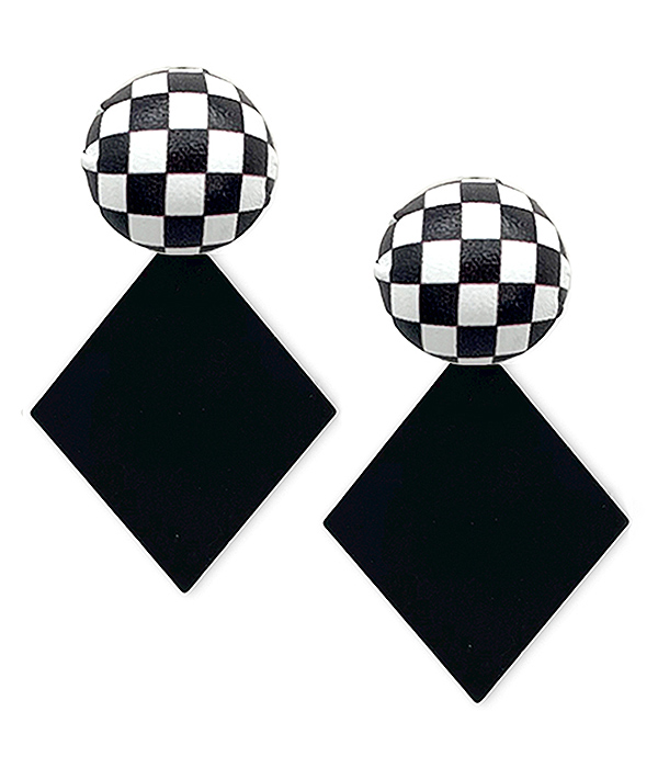 BLACK AND WHITE CHECKERED PATTERN EARRING - DIAMOND