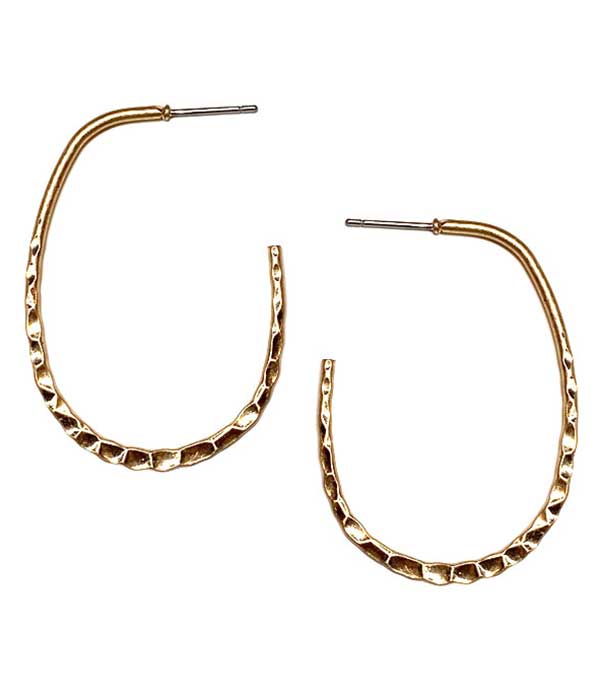 TEXTURED METAL WIRE OVAL HOOP EARRING