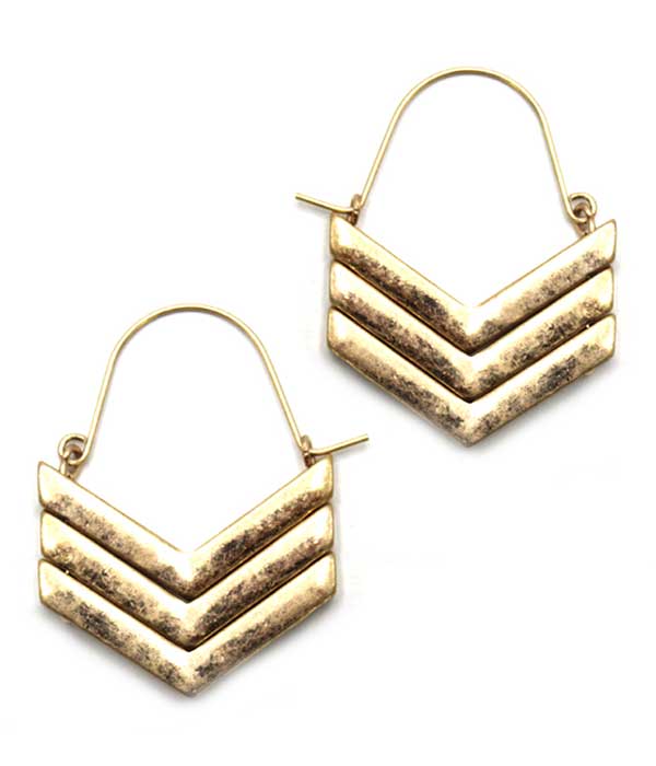 Metal chevron earring