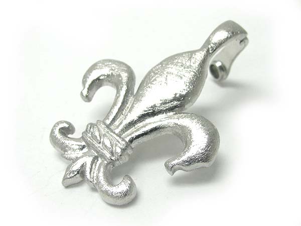 Scratch metal fleur de lis pendant - brass metal