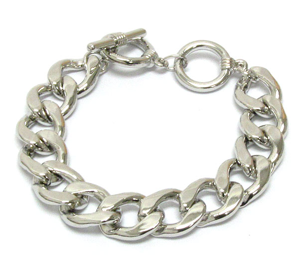 Single thick metal chain toggle bracelet