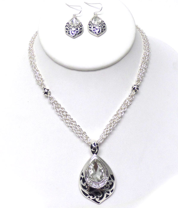 Tailored design crystal necklace set