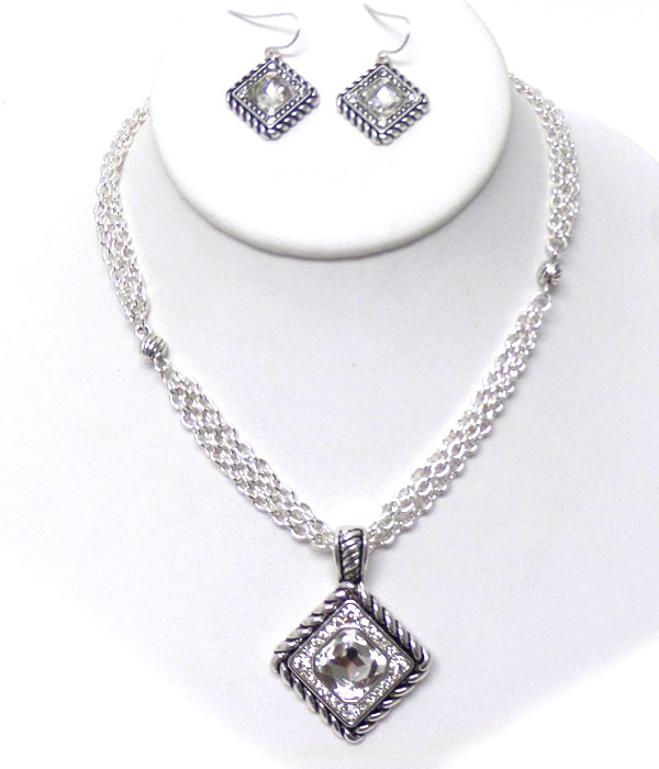 Tailored design diamond shape crystal necklace set