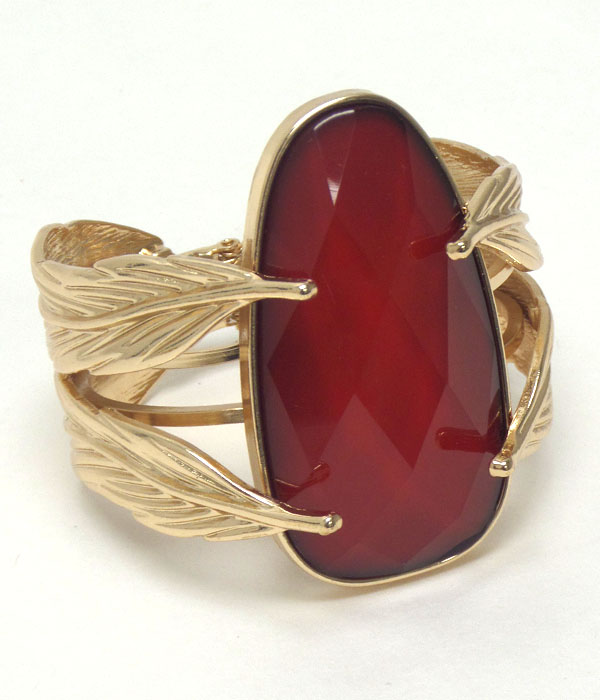 Metal leaf and on top natural glass oval stone hinge bangle 