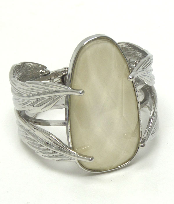 Metal leaf and on top natural glass oval stone hinge bangle