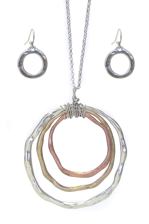 Multi hoop pendant necklace set