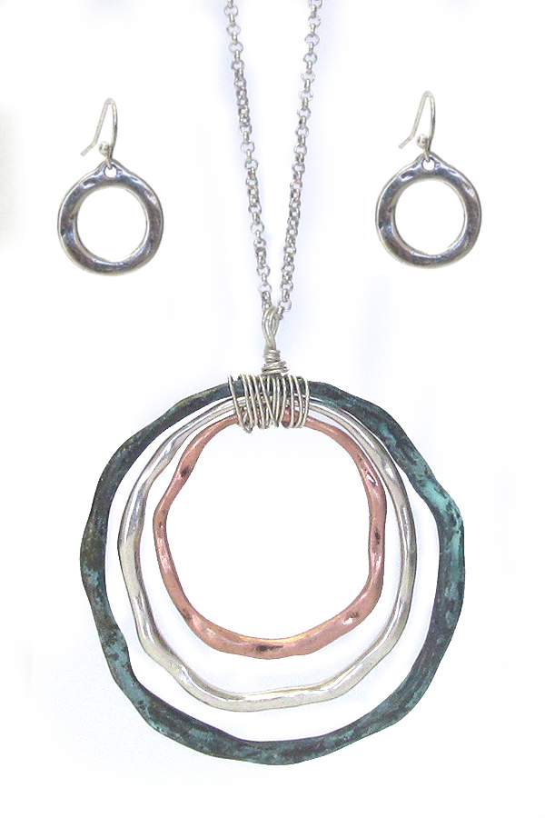 Multi hoop pendant necklace set
