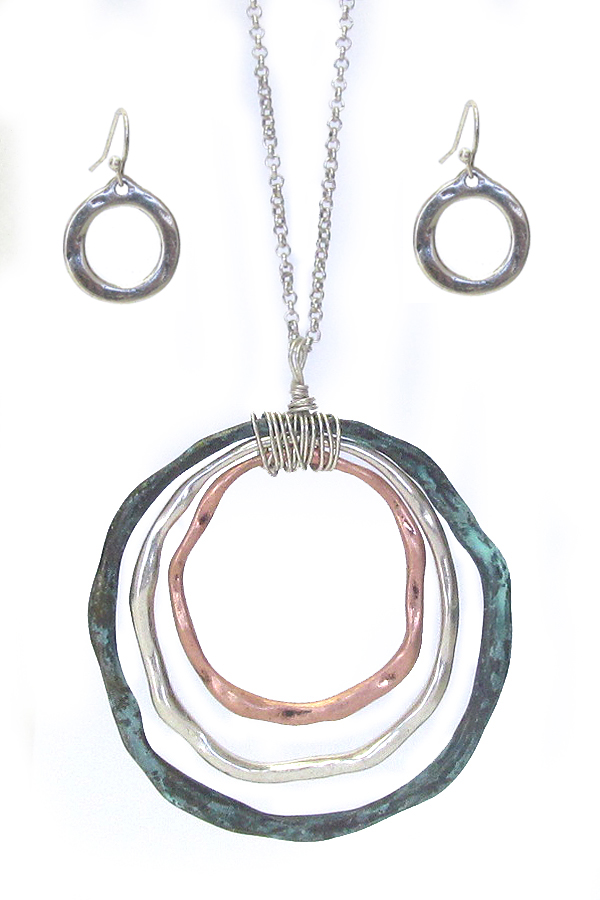 MULTI HOOP PENDANT NECKLACE SET