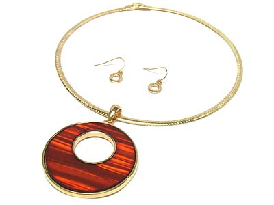 Round shell disk pendant metal choker necklace and earring set